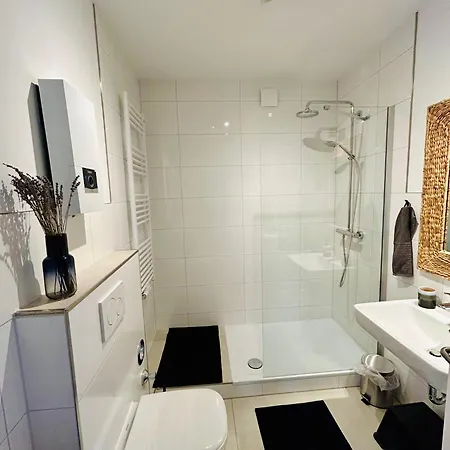 Feelslikehome - Wunderschoene Und Zentrale Mit Balkon&parkplatz Apartment *