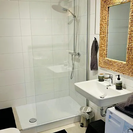 Apartment Feelslikehome - Wunderschoene Und Zentrale Mit Balkon&parkplatz